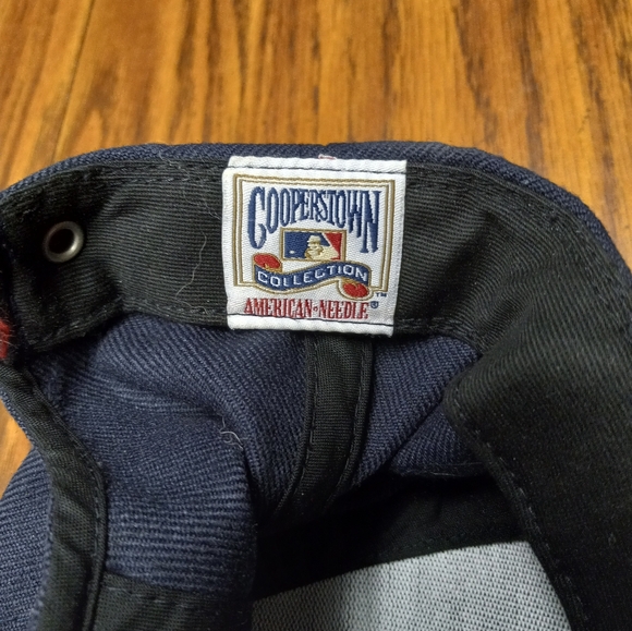 Women's STL Cardinals Buckle Back Cap. - Picture 4 of 4